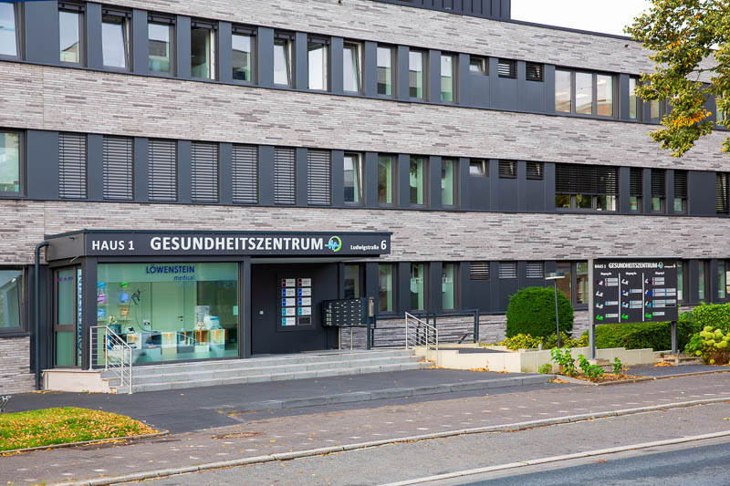 Eingnag derma-Praxis Vest Dr. med. C. Paschoula-Büning Dr. med. S. Altmeyer Ludwigstraße 6 45739 Oer-Erkenschwick