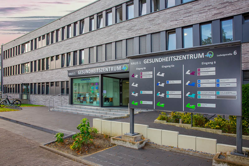 Gebäude-derma-Praxis-Vest-Eingang Eingnag derma-Praxis Vest Dr. med. C. Paschoula-Büning Dr. med. S. Altmeyer Ludwigstraße 6 45739 Oer-Erkenschwick